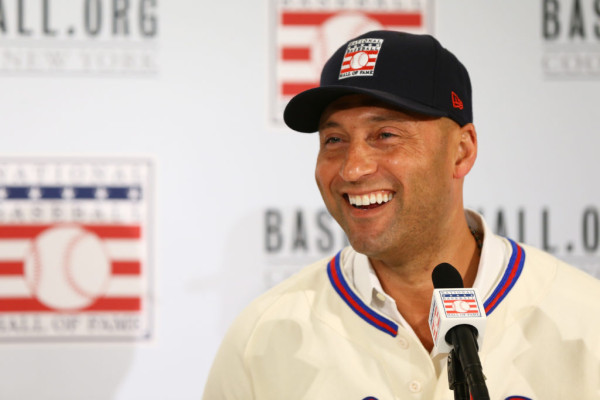 Derek Jeter, CEO de Marlins, renuncia a su salario de cinco millones de dólares