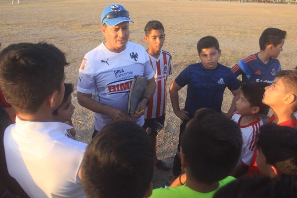Checa Bernardo 'Chico' Bon talento de futbolistas en Colegio Andes