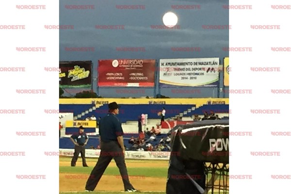 Se aprecia en Mazatlán la Superluna, la más brillante en 70 años