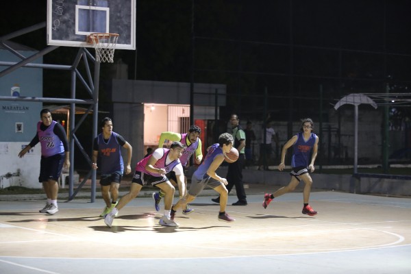 Urías Heat sale con la puntería caliente en el Torneo de Baloncesto de Segunda Fuerza