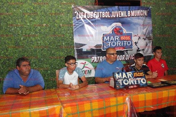 Liga de Futbol Juvenil B Municipal reconoce a lo más selecto del mes