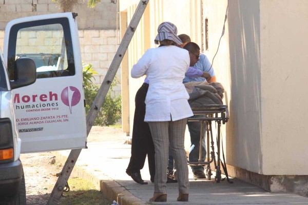 Arrojan cuerpo desde una avioneta y cae en el techo de una clínica