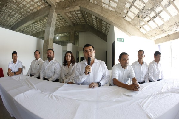 Humberto Álvarez da a conocer a su equipo de trabajo en el Imdem.