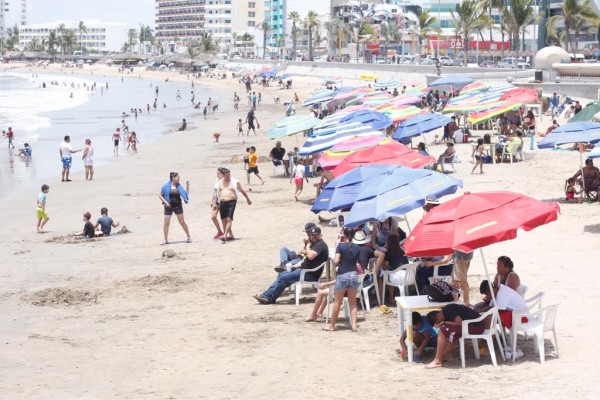 Restringen acceso a algunas playas de Mazatlán por tope de capacidad
