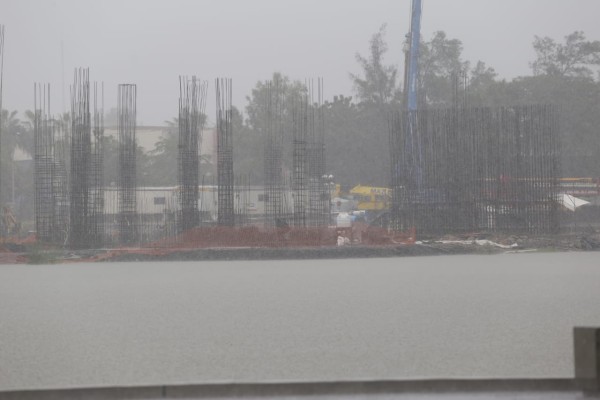 A punto de desbordarse, la laguna del Parque Central