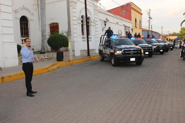 El Alcalde entregó las patrullas nuevas a la dirección de Seguridad Pública.