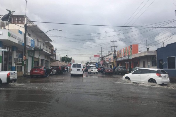 Arrecia la lluvia en Sinaloa por el Frente Frío 15