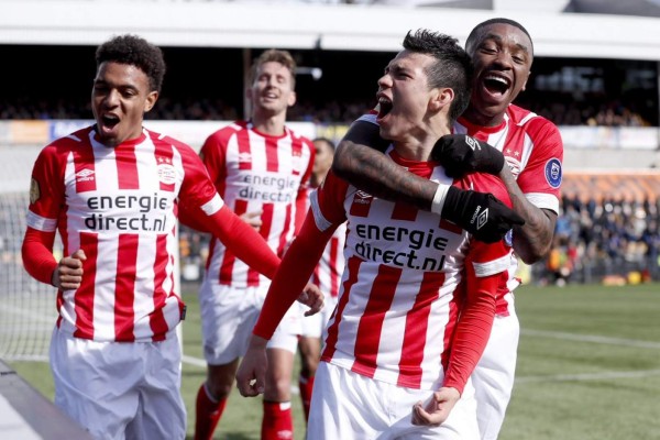 Chucky Lozano anota en la recta final el tanto que le da el triunfo al PSV