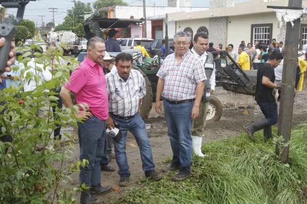 Llama Gobernador a mantener limpios afluentes para evitar inundaciones por lluvias