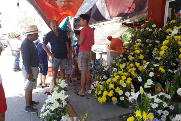 Reportan floristas buenas ventas en Escuinapa