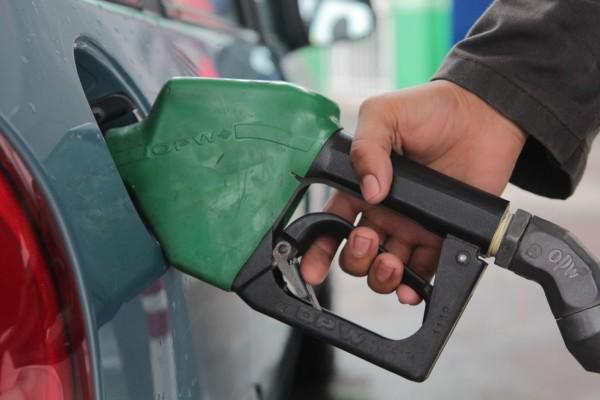 Es inminente el aumento del precio de la gasolina, asegura Diputado Luis de la Rocha
