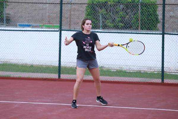 Vanessa Valdez muestra su calidad en el Torneo de Tenis Copa de Verano 2019