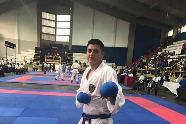 Karateca mazatleco Manuel Eduardo Torres no puede subir al podio en Barranquilla 2018