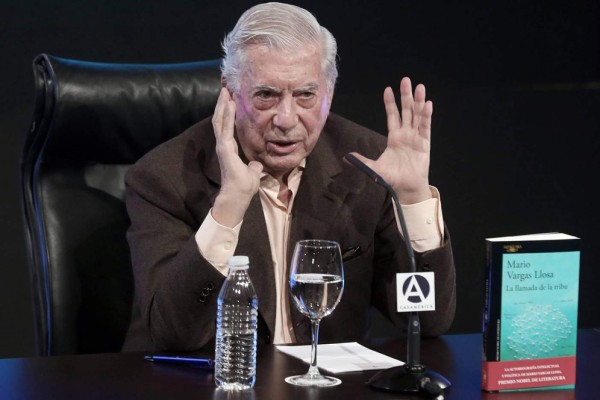 Vargas Llosa pide a mexicanos no cometer 'suicidio democrático' al votar por AMLO