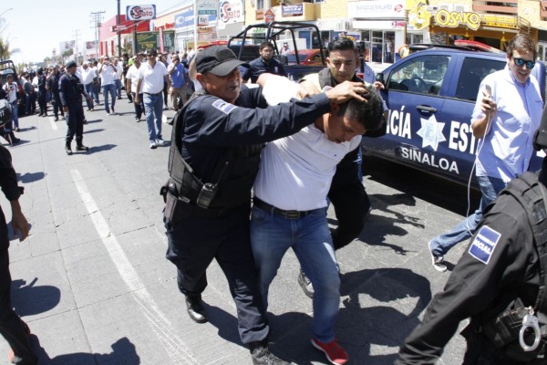 Taxistas que protagonizaron bloqueos en Mazatlán se amparan para no perder permisos