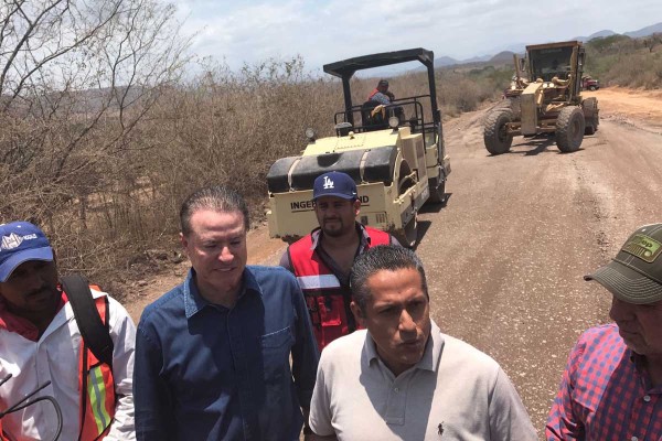 El Gobernador visitó la obra de reparación de la carretera Chilillos-Matatán.