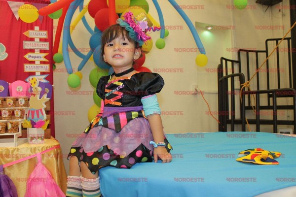 Rebecca Annelies Sarabia Sierra tiene un circo en su fiesta