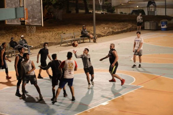 Lázaro Cárdenas sella valioso triunfo en el baloncesto de Ciudades Hermanas