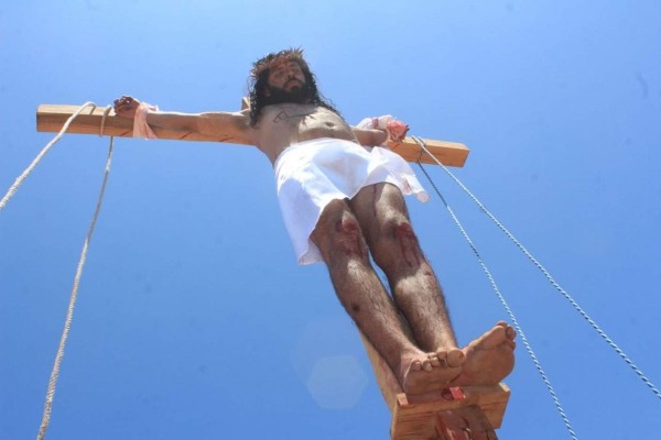 Recuerdan en Viacrucis de Malpica al doctor Miguel Camacho