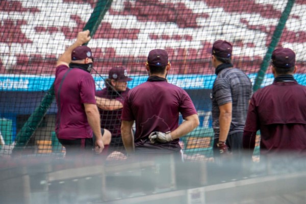 La práctica de este lunes fue nuevamente vespertina. (Cortesías Tomateros de Culiacán)