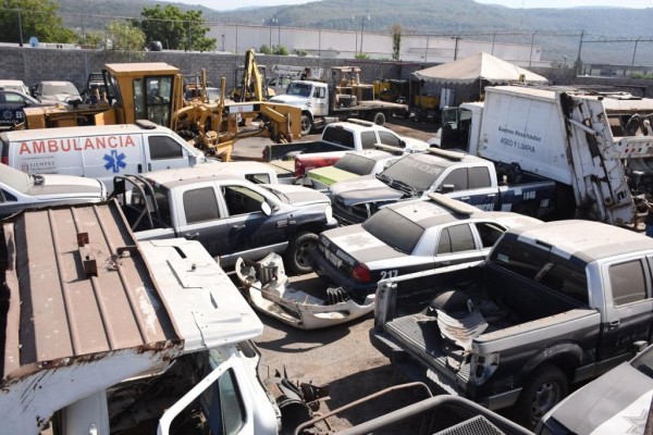Ingresan camiones al taller municipal a reparaciones, salen sin llantas: Estrada Ferreiro