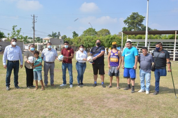 Rehabilitan campo de futbol de La Palma, Navolato