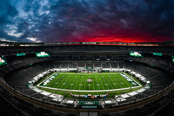 El robot es 99.,9 por ciento efectivo para eliminar el germen del coronavirus en dos minutos. (Twitter @nyjets)