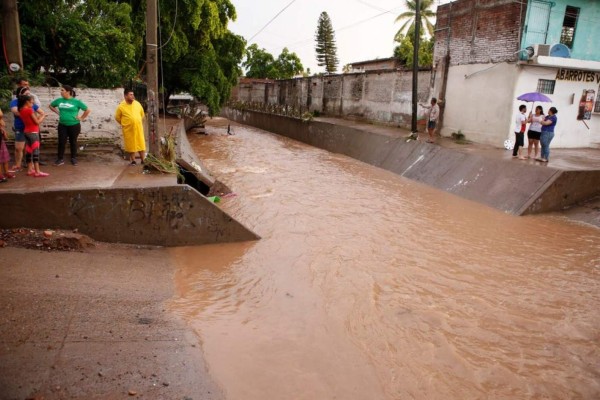Carmelita, Andrea y doña Rosa están desaparecidas, se las llevó el arroyo