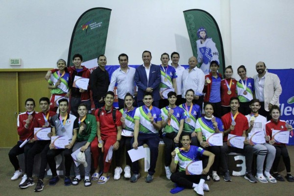 El equipo mexicano gana el México Open. (Foto: Twitter @femextkdoficial)