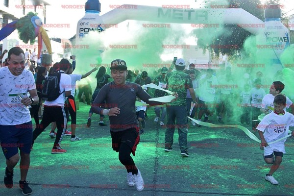 Más de cinco mil culiacanenses participaron en la carrera pedestre.