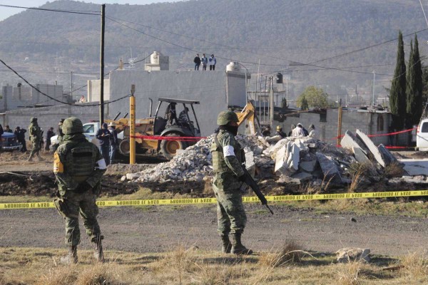 Muere una persona en incendio de ducto en Amozoc, Puebla