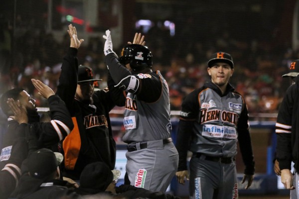 O’Koyea Dickson saca su poder.