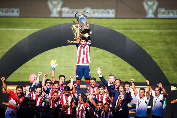 Chivas gana la Supercopa MX y va al repechaje de la Libertadores