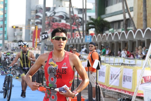 Impone Gildardo Morales clase en categoría Olímpica del Gran Triatlón Pacífico 2018
