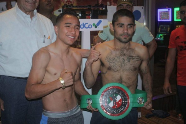 Olivas y Ramírez cumplen peso para disputar título nacional juvenil