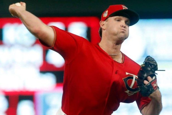 Kohl Stewart llega a Orioles.