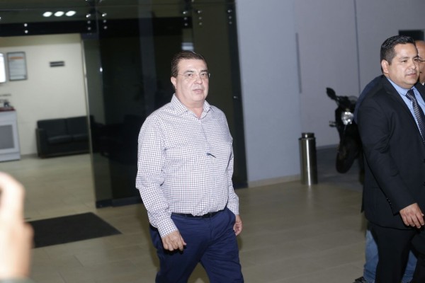 Sancionan a Ernesto Echeverría por casi $500 millones y 8 años inhabilitado