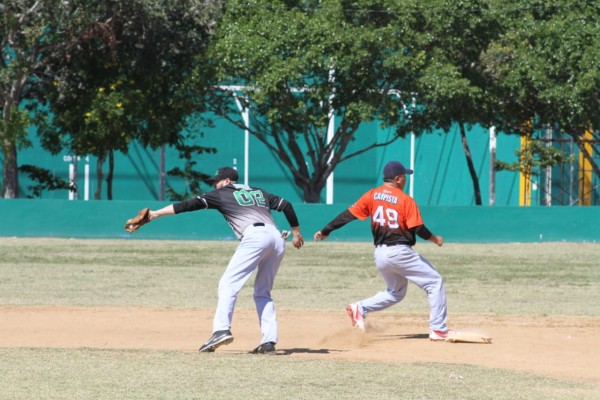 Vigilantes toma la cima de la Liga de Beisbol Intersindical de la UAS