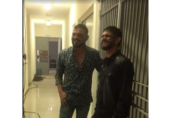 Tras video de supuesta detención de vocalistas de El Recodo, resurgen imágenes cantando en la cárcel