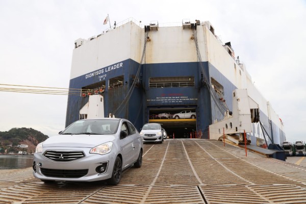 Mitsubishi importa por Mazatlán 4 mil 870 vehículos