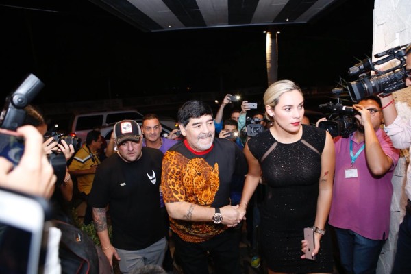 Maradona cumple y apoya a damnificados por lluvias en Sinaloa