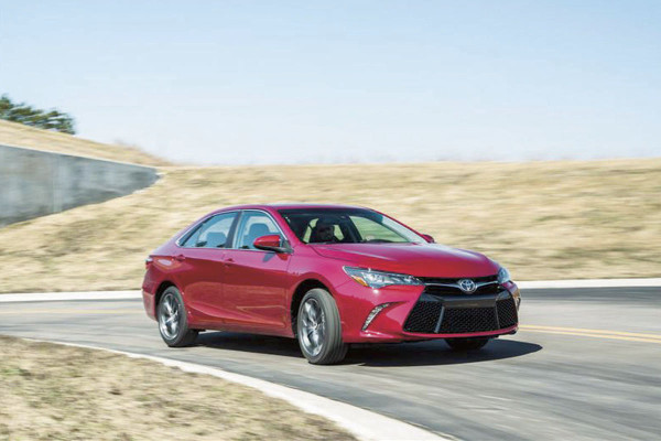Camry 2016, elegancia y potencia al conducir