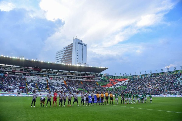 Se enfrentan aficionados de Léon y Monterrey a las afueras del estadio