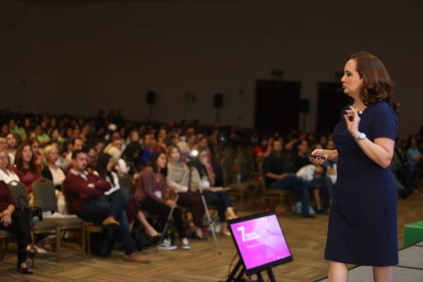 Podemos ser felices a pesar de la adversidad, plantean en el Congreso de Valores