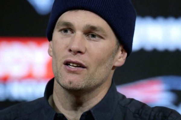 Tom Brady entra a la agencia libre y cada paso que da eclipsa a los demás jugadores