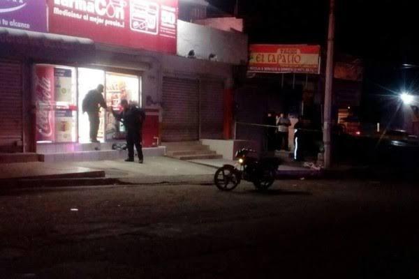 ‘Dame todo el dinero de la caja, a la v... Rapidito, pero no grites’, dijo a punta de pistola