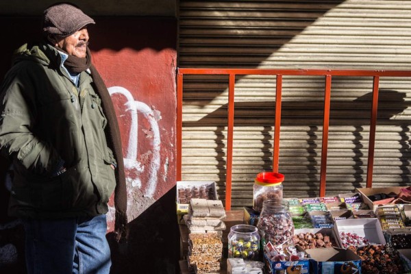 El 57% de los mexicanos trabaja en la informalidad y 1.8 millones están desempleados: Inegi