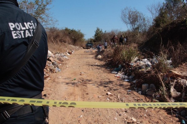 En Mazatlán, rastreadoras hallan fosa con dos cuerpos al norte de la ciudad