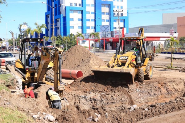 Comerciantes de Av. Rafael Buelna invaden derecho de vía, pero se concilia con ellos: López