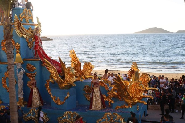 El Carnaval de la 4T en Mazatlán rompe el récord de derroche